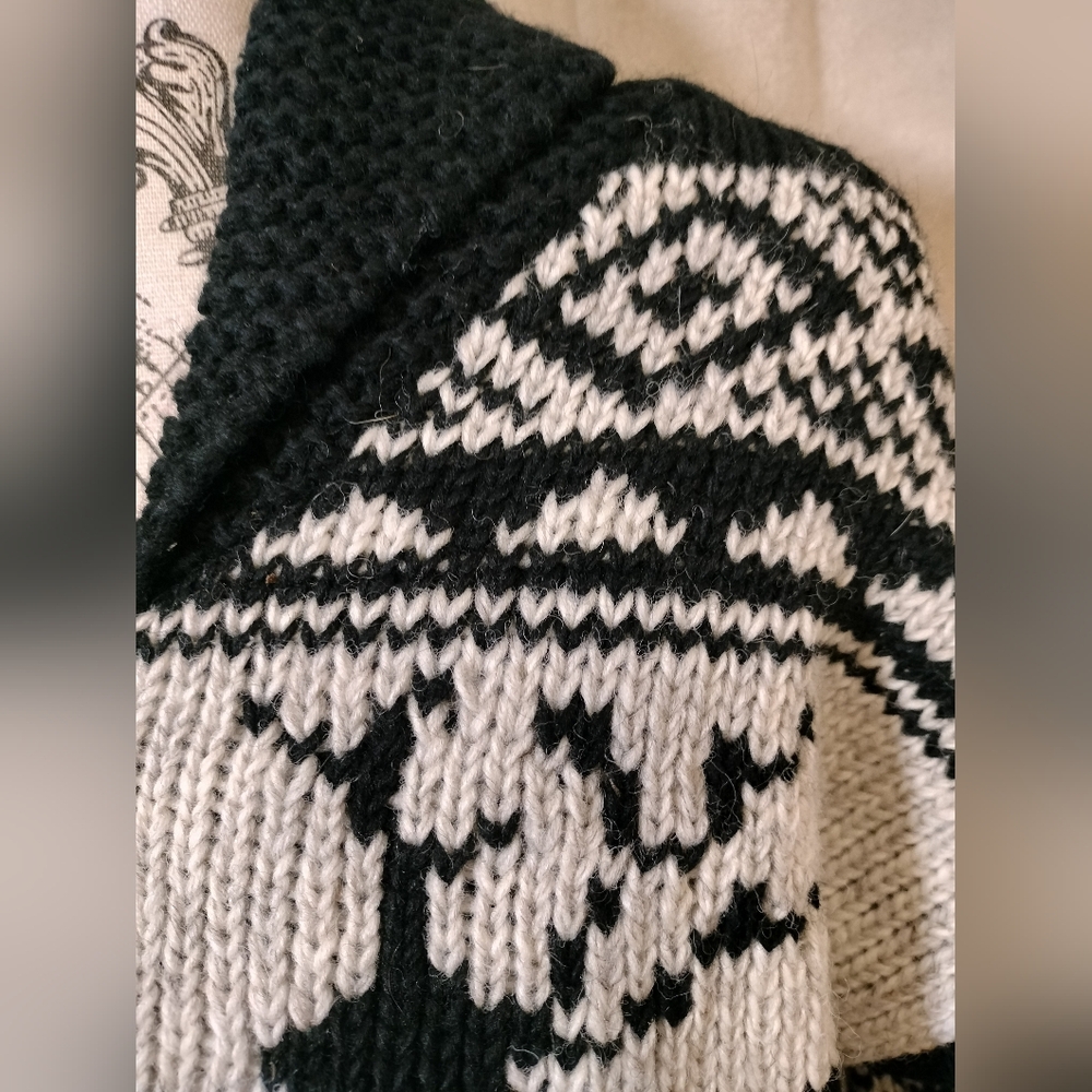 NWT! Lost Horizons Black & Cream Women's Sweater Cardigan w/ Reindeer Design. SP - Picture 3 of 6